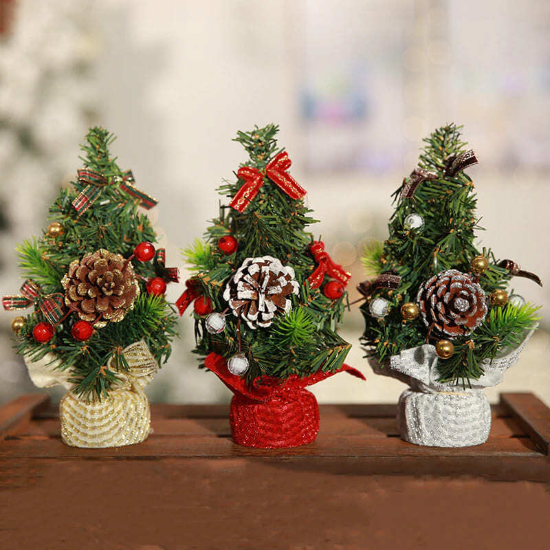 Cách trang trí cây tùng thơm Noel đẹp với quả thông